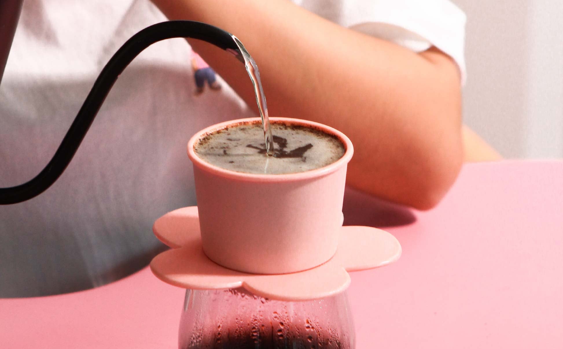 Một chiếc Phin màu hồng sẽ khiến ly cà phê của bạn ngọt ngào hơn?