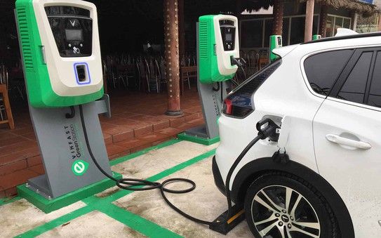 Thảo luận về Hệ Thống Trạm Sạc Xe Điện: Cần Mở Rộng Hay Không?