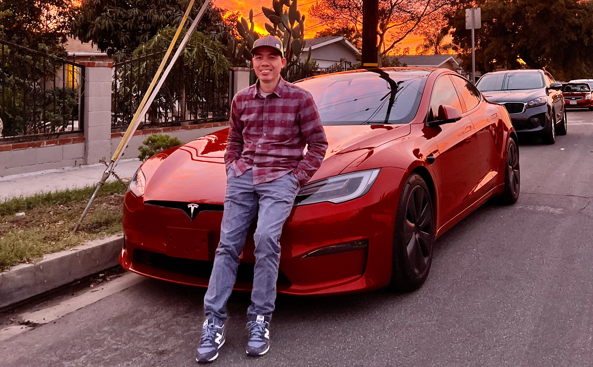 Tesla Giới Thiệu Màn Giao Xe Tự Động Đầu Tiên Trên Thế Giới