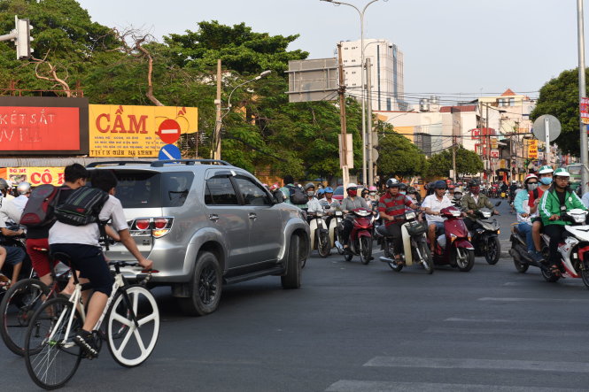 Tai Nạn Giao Thông Kinh Hoàng Tại Chiang Mai: Người Lái Xe Máy Đá Ngã Đồng Nghiệp, Bị Khởi Tố