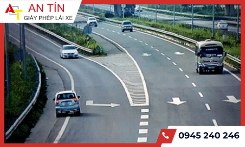 Hiểu rõ biển báo phân làn đường dành cho ô tô tại Việt Nam