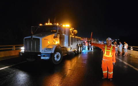 Thói quen mở nắp ca-pô khi lái xe có thể dẫn đến tai nạn nghiêm trọng