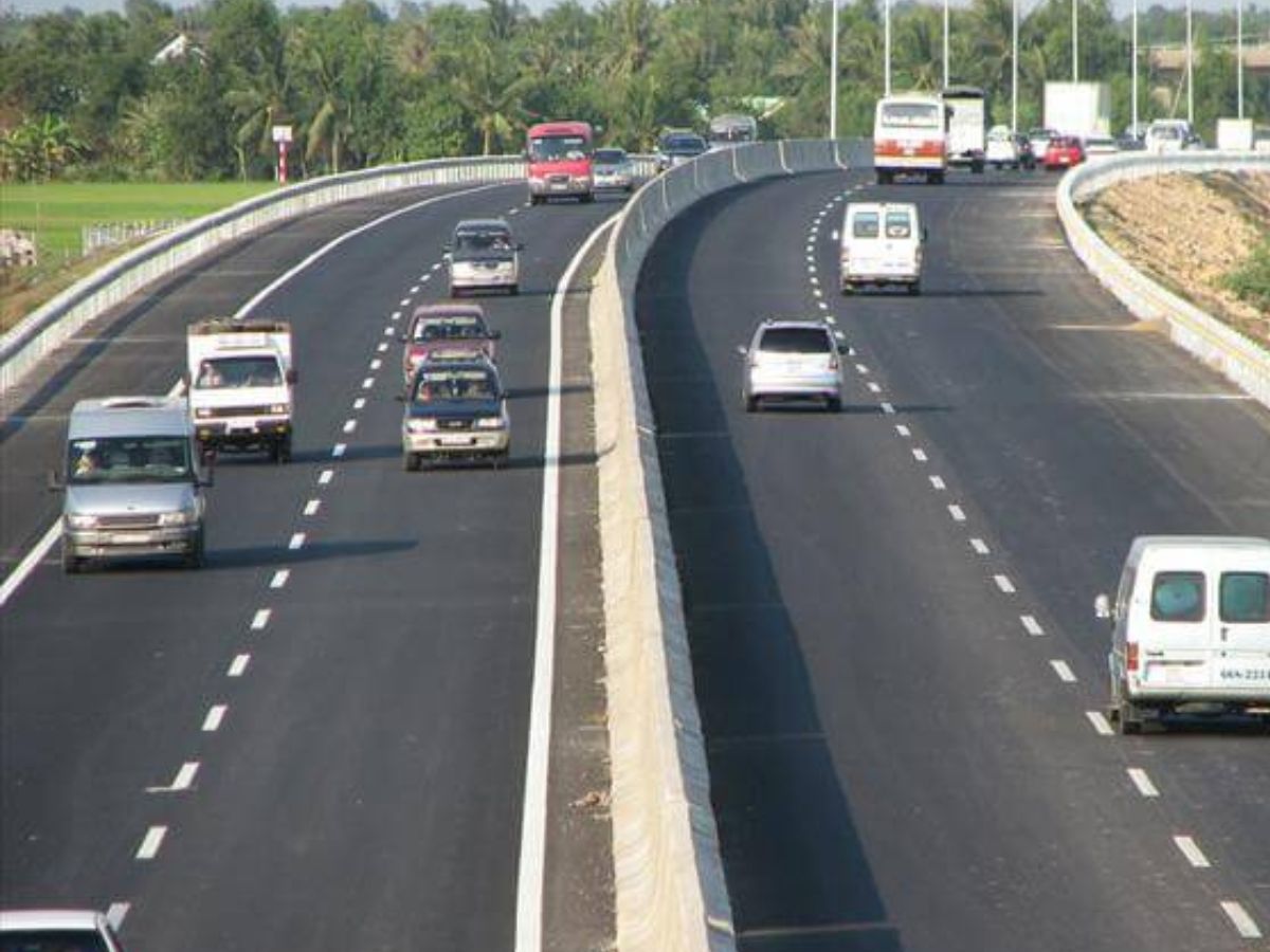 Tình Huống Giao Thông Nguy Hiểm Trên Cao Tốc TP HCM - Trung Lương