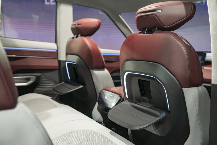 Mitsubishi Trình Làng Xe Ý Tưởng DST Concept: Cuộc Đua Trong Thế Giới SUV Hạng C