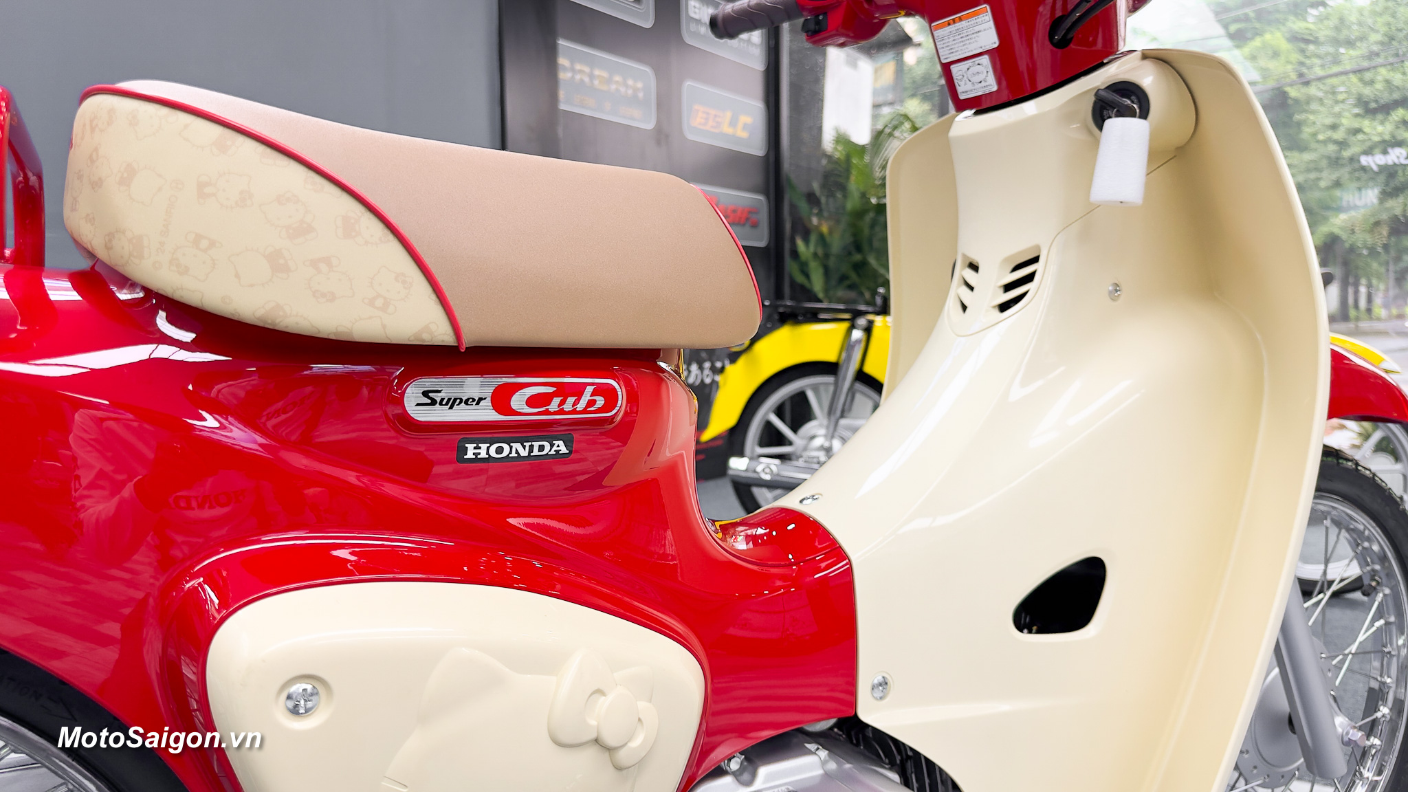 Honda Ra Mắt Xe Máy Super Cub Hello Kitty Tại Việt Nam Nhân Kỷ Niệm 50 Năm