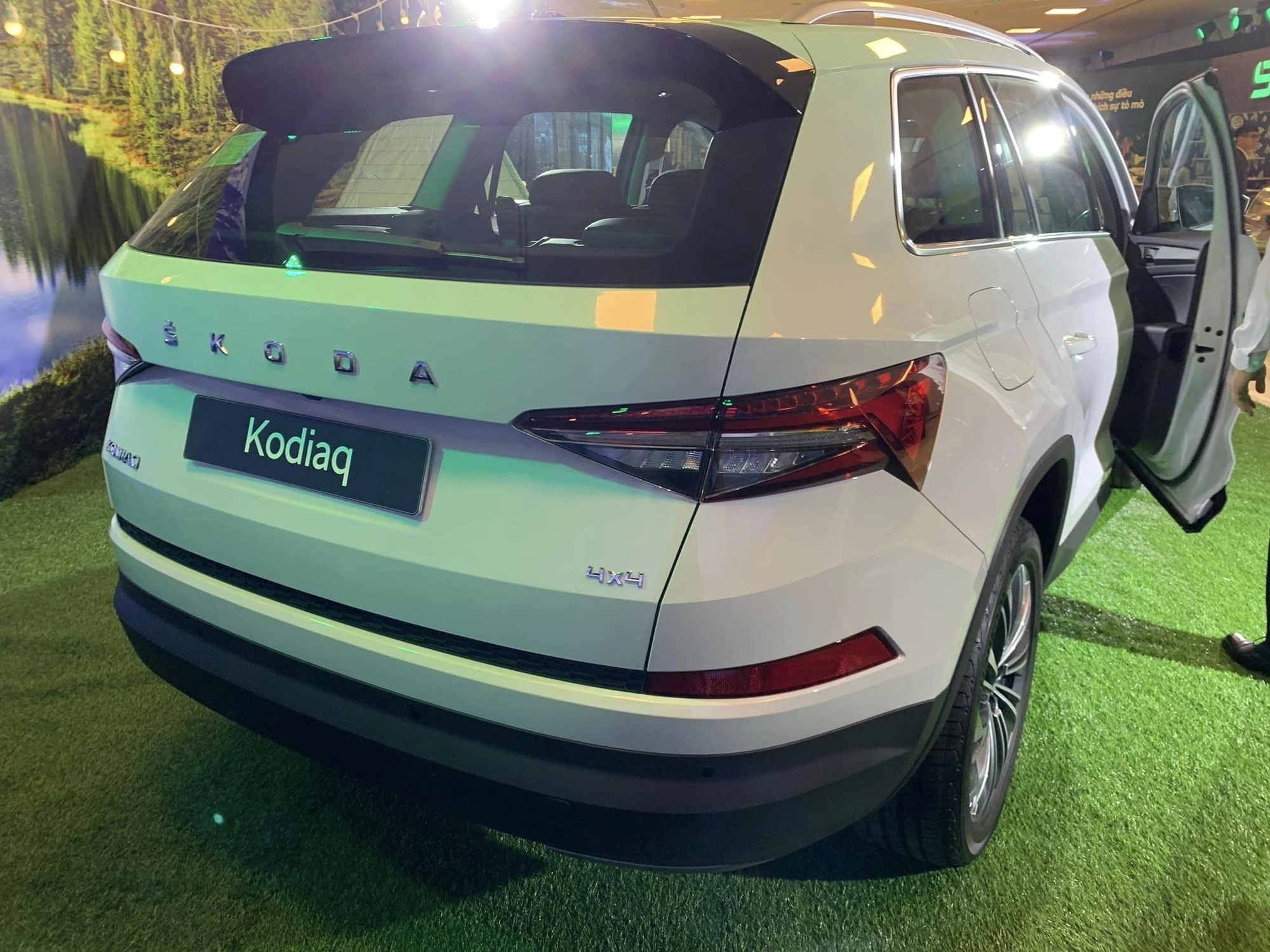 Skoda Kodiaq Mới Ra Mắt Tại Việt Nam: Đánh Giá Chi Tiết và Giá Bán