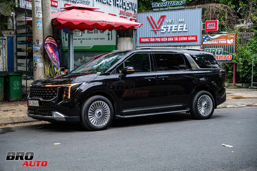 Kia Carnival Giảm Giá Đến 80 Triệu Đồng: Thị Trường Xe Hơi Sôi Động