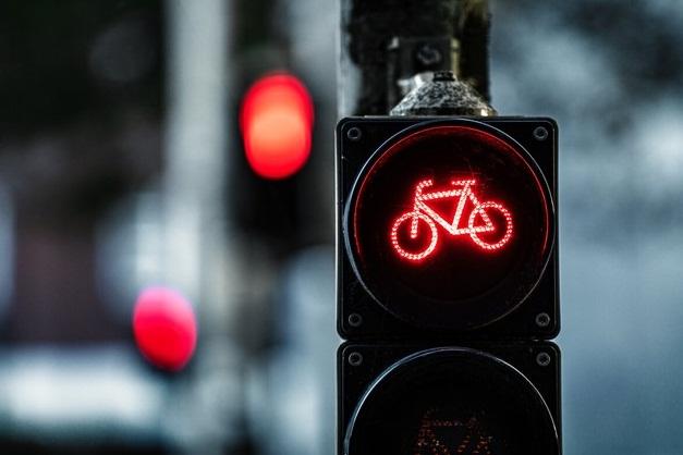 Vi phạm dừng đèn đỏ: Phạt 600.000 đồng hay 18 triệu đồng?