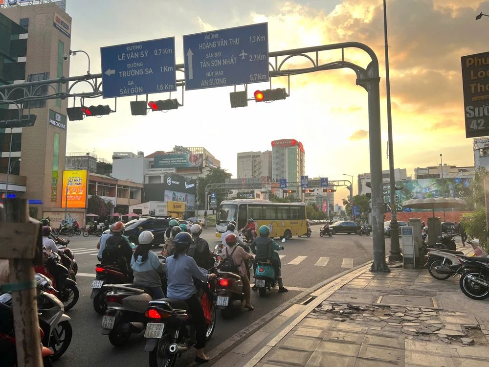 Tai Nạn Giao Thông Đáng Chú Ý Trên Cầu: Người Lái Xe Bán Tải Bỏ Chạy Sau Va Chạm