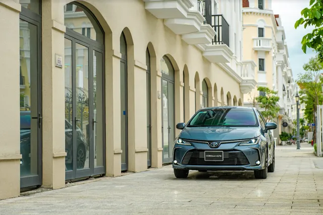 Toyota Giữ Vững Ngôi Vị Thống Lĩnh Thị Trường Ô Tô Việt Nam Giữa Cạnh Tranh Khốc Liệt