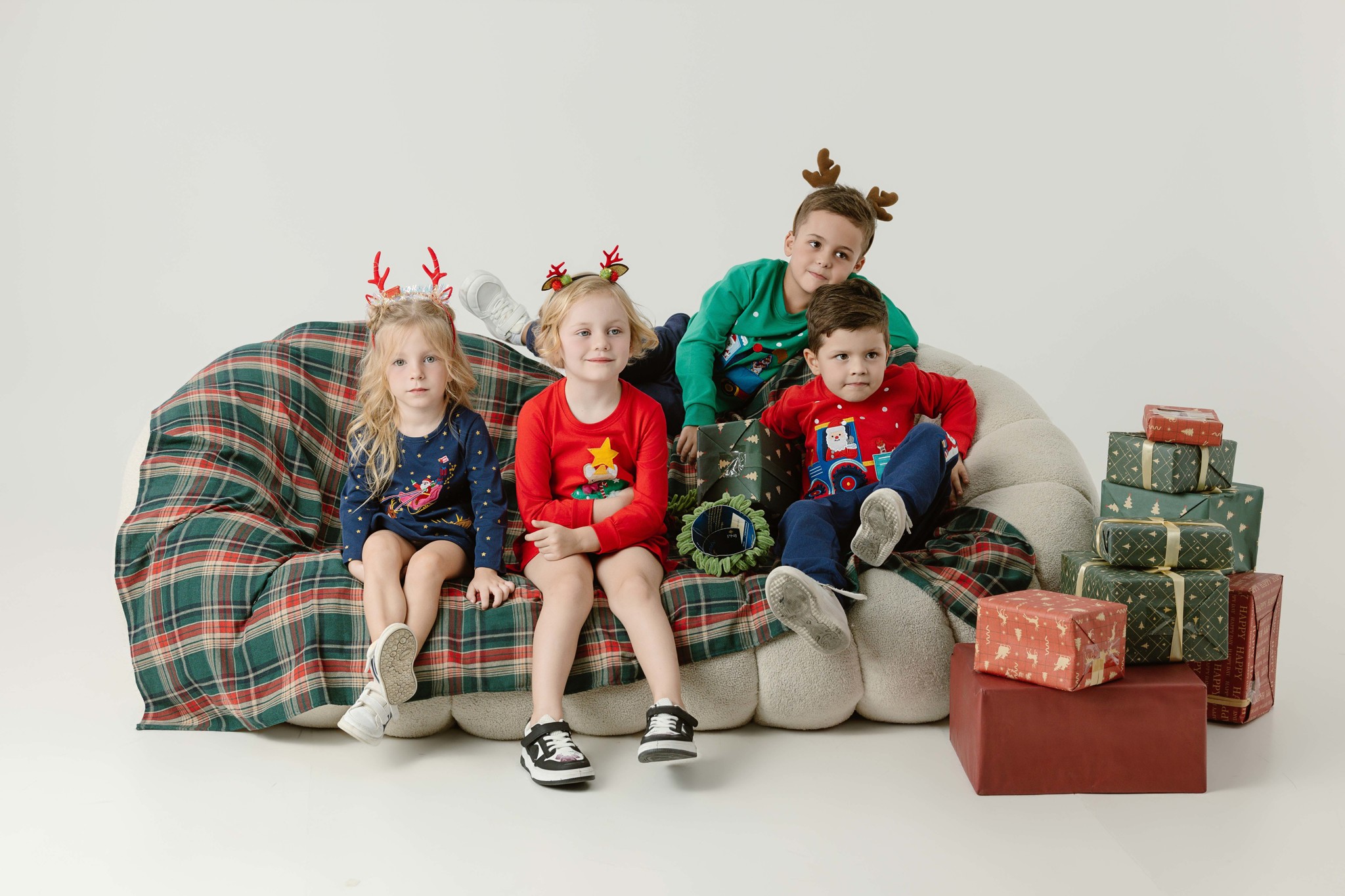 КАК ПЛОТНОСТЬ НАРУЖНОЙ ТКАНИ ВЛИЯЕТ НА КАЧЕСТВО ЗИМНЕЙ ОДЕЖДЫ?