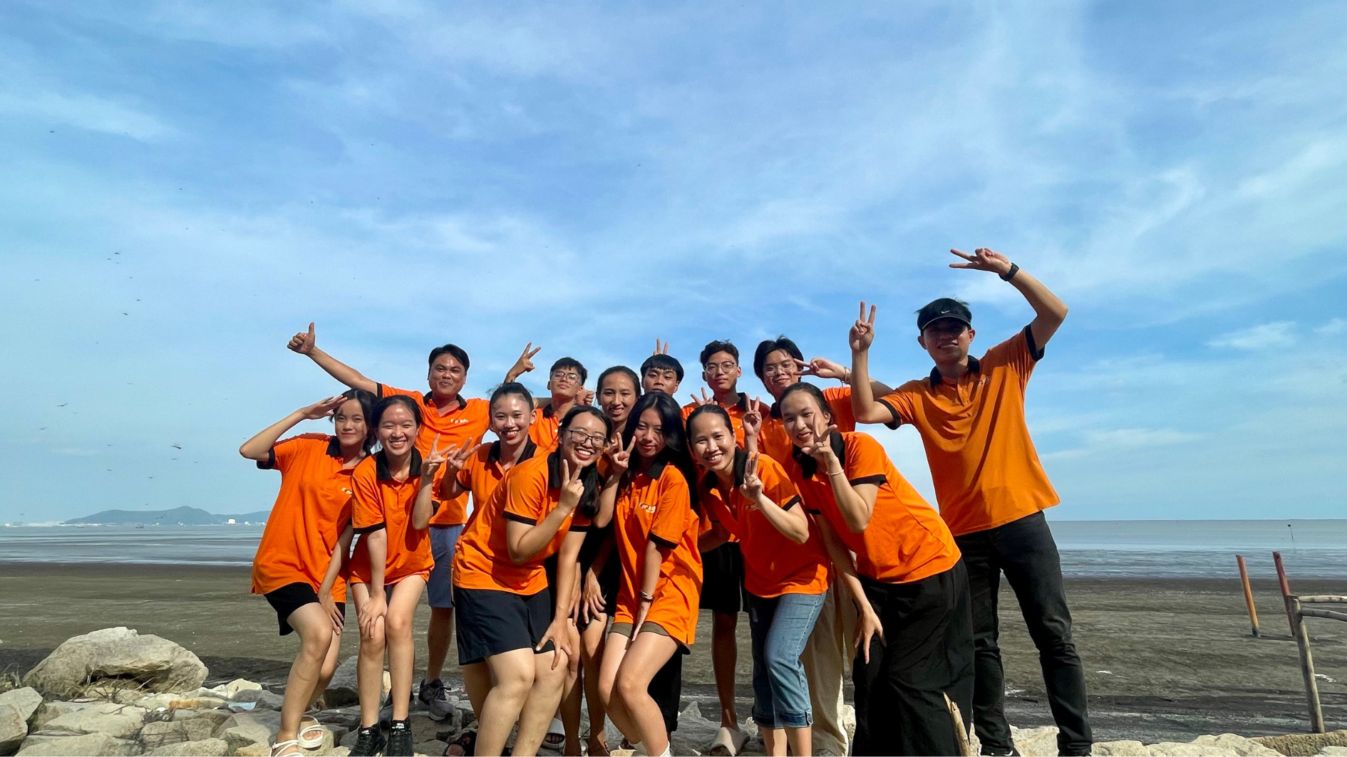 Team building Express Cafe - Cần Giờ: Gắn kết và yêu thương