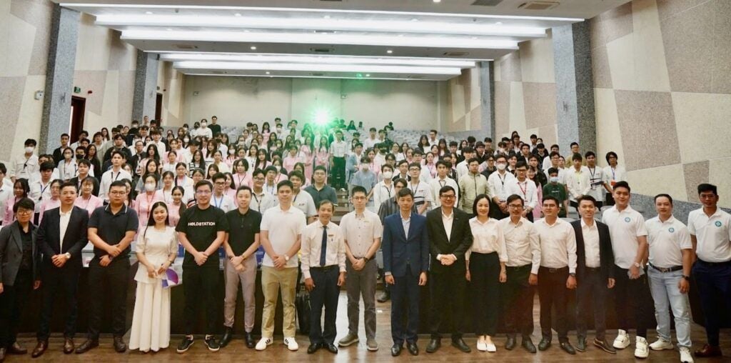 ABAII Unitour 16 Đại học Tôn Đức Thắng: 66% sinh viên sẽ thất nghiệp nếu không học AI