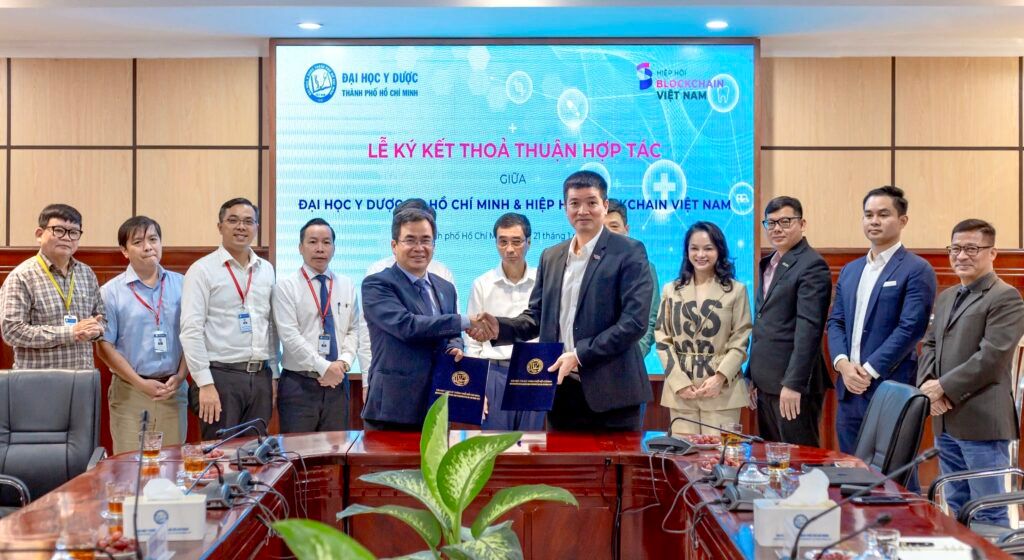 Hiệp hội Blockchain Việt Nam và ĐH Y Dược ký hợp tác ứng dụng Blockchain và AI