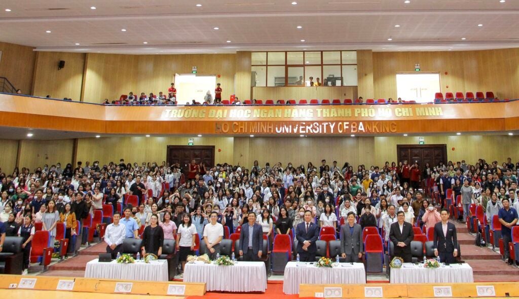 ABAII Unitour 21: Sinh viên ngân hàng nắm bắt cơ hội trong ngành Fintech với Blockchain & AI