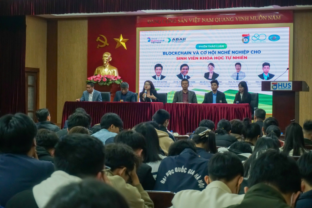 Sinh viên Trường Đại học Khoa học Tự nhiên hào hứng tìm kiếm cơ hội trong lĩnh vực blockchain