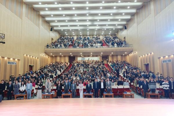 Hơn 1000 sinh viên Trường Đại học Sư phạm Hà Nội hưởng ứng chuyển đổi số trong giáo dục nhờ Blockchain và AI