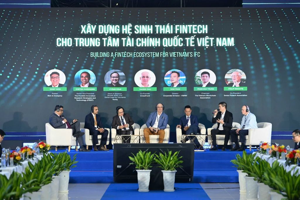 Xây dựng hệ sinh thái blockchain, fintech từ nền tảng công nghệ tuân thủ pháp lý regtech