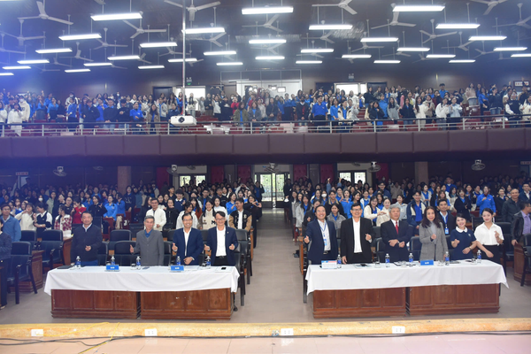 ABAII Unitour 26: Hơn 1.000 sinh viên Huế khám phá tiềm năng Blockchain, AI