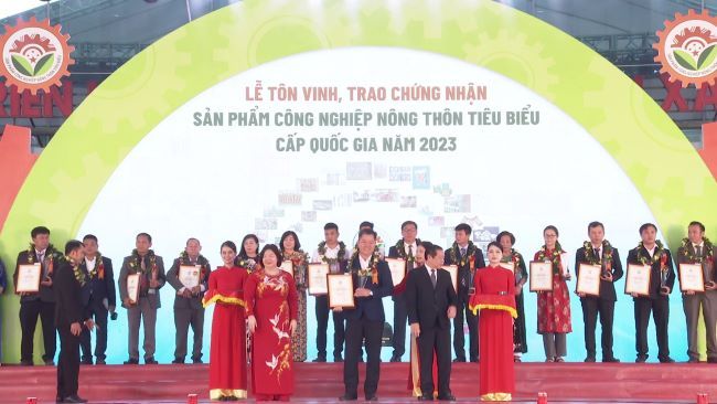 Lễ tôn vinh, trao giấy chứng nhận sản phẩm công nghiệp nông thôn tiêu biểu cấp Quốc gia năm 2023