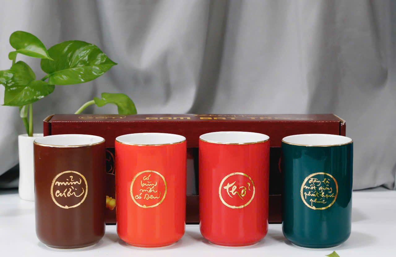 Ly sứ quà tặng tháng công nhân