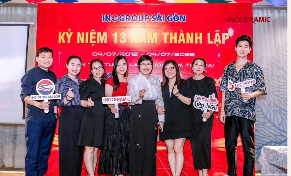 quà tặng kỷ niệm thành lập