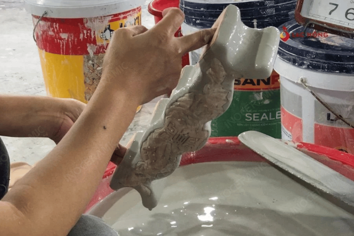 Tráng men gốm bằng phương pháp nhúng men (dìm men)