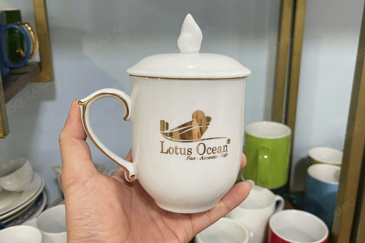 Ly sứ có nắp ngọn lửa làm quà tặng cao cấp in logo ý nghĩa