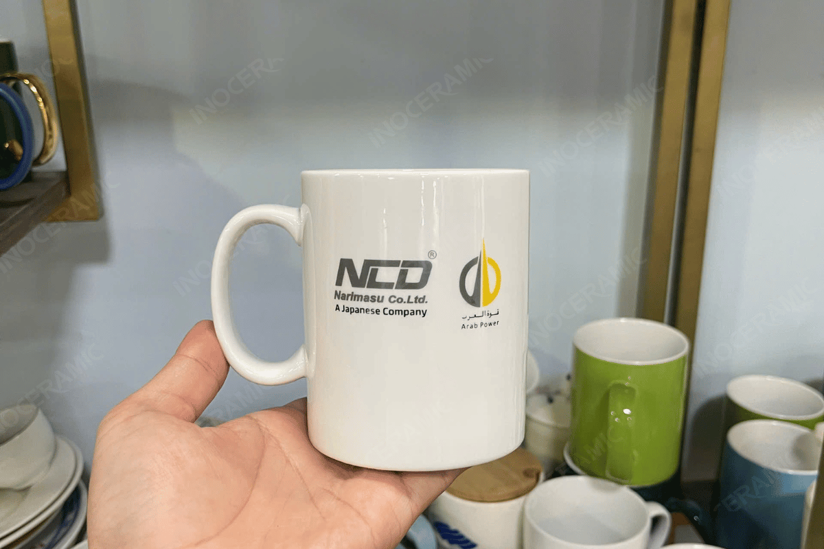Ly sứ in logo làm quà tặng khách hàng và nhân viên
