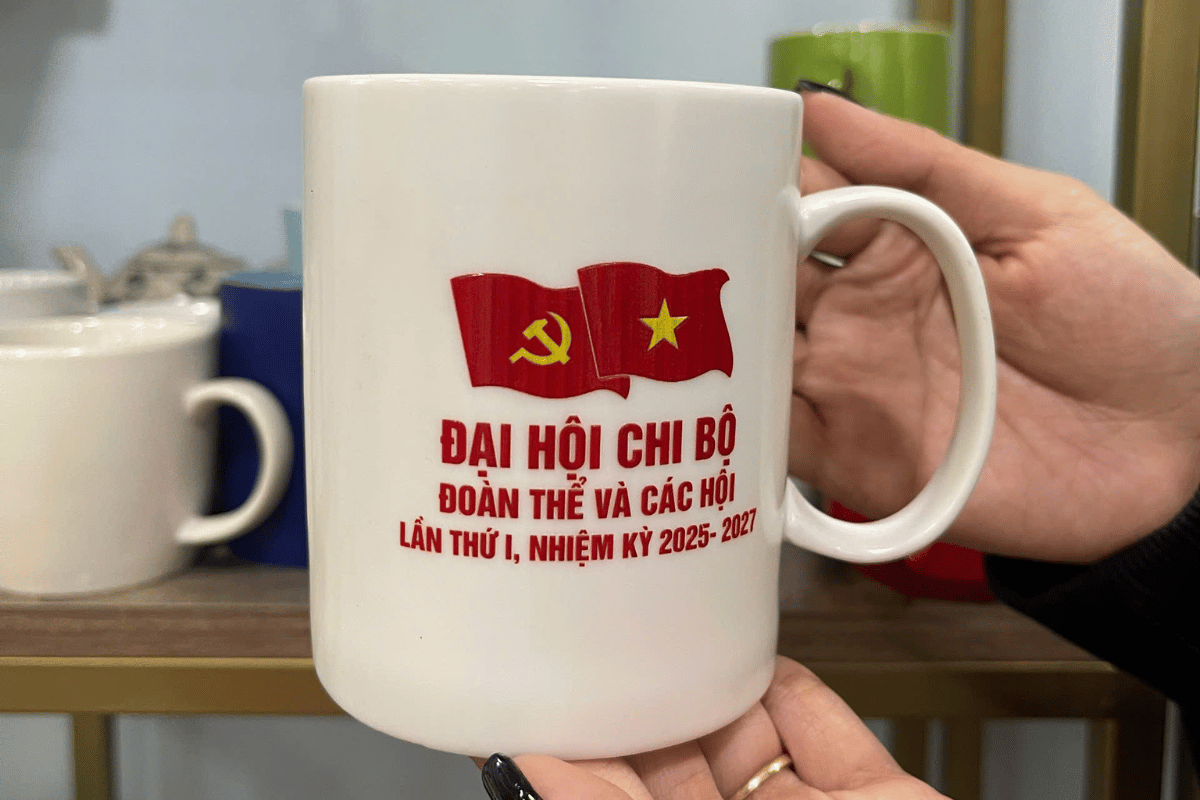Ly sứ in logo làm quà tặng cho các kỳ đại hội
