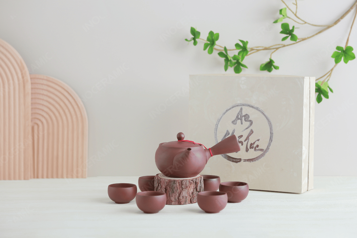 ​Bộ ấm trà An Thổ Túc dáng tay ngang với thiết kế tay cầm độc đáo