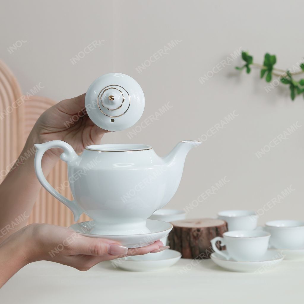 Bộ trà kẻ chỉ vàng in logo quà tặng gốm sứ Bát Tràng