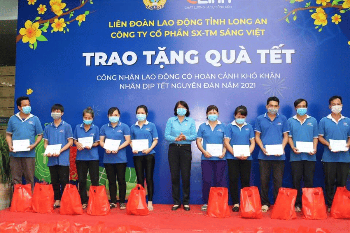 Việc tặng quà Công đoàn mang ý nghĩa động viên và lan toả sự đoàn kết