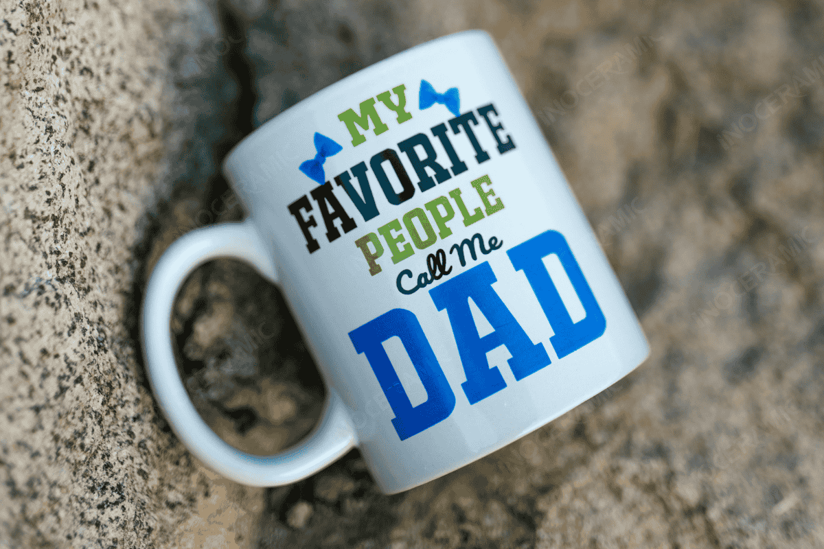 Ly sứ trắng khắc chữ Cha – món quà Ngày của Cha ý nghĩa