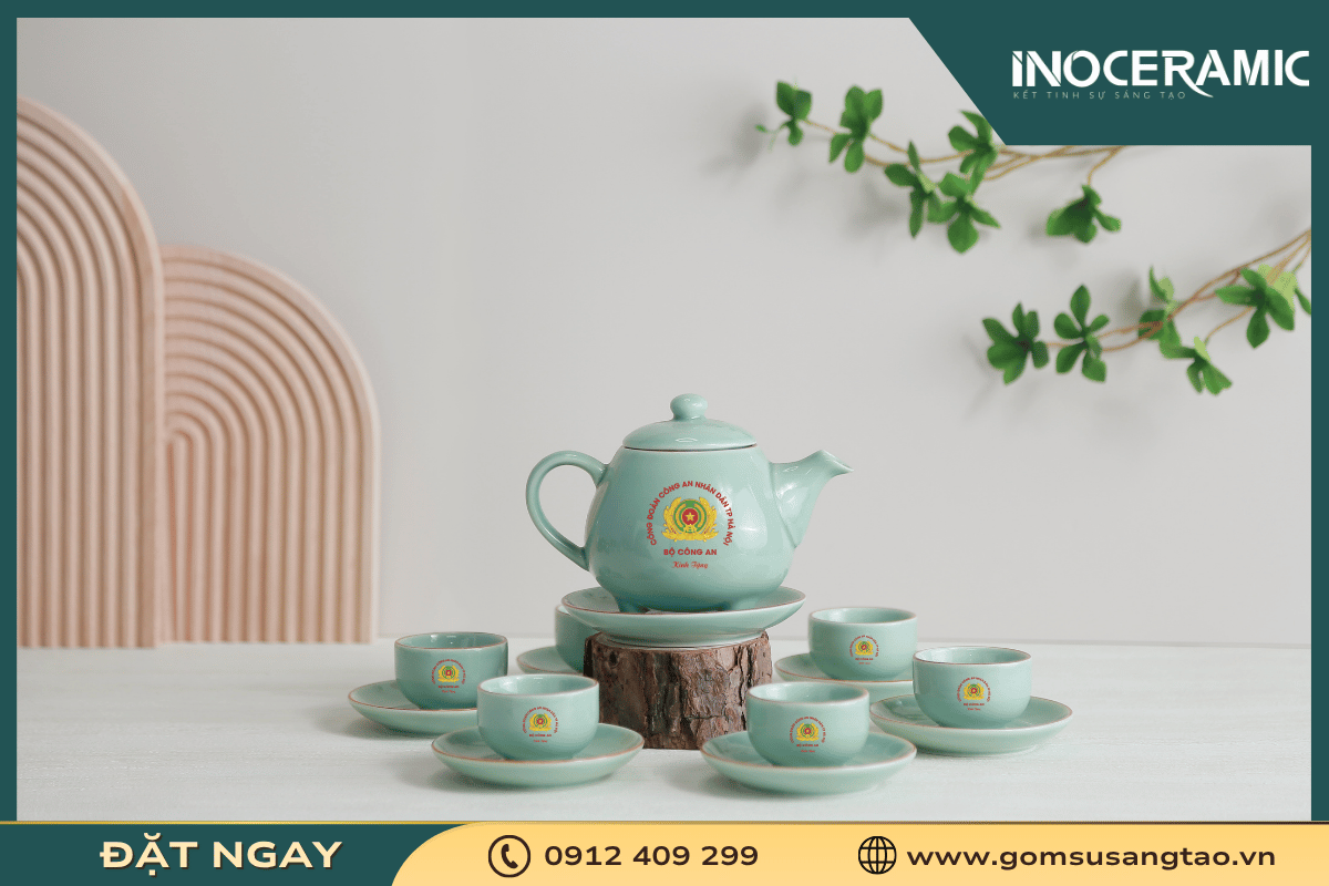 Bộ ấm chén sứ men ngọc cao cấp dành tặng các đại biểu