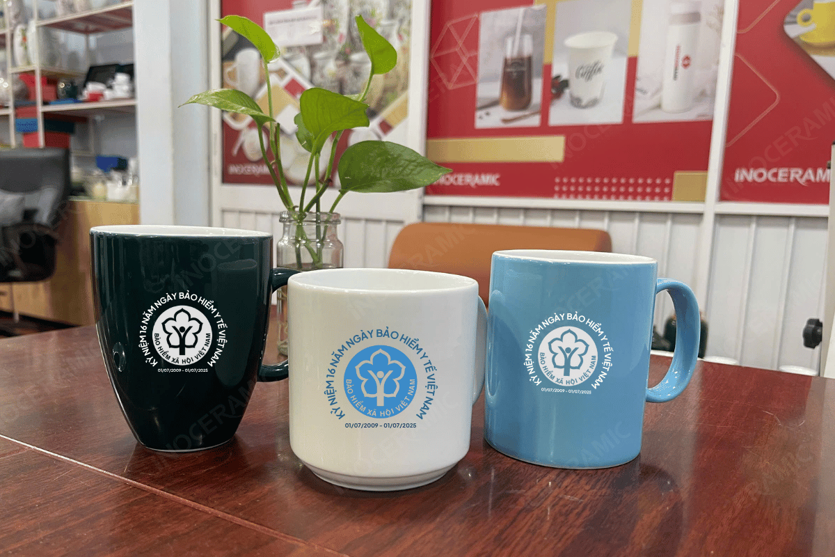 Ly sứ in logo mang thông điệp thương hiệu bảo hiểm Việt Nam