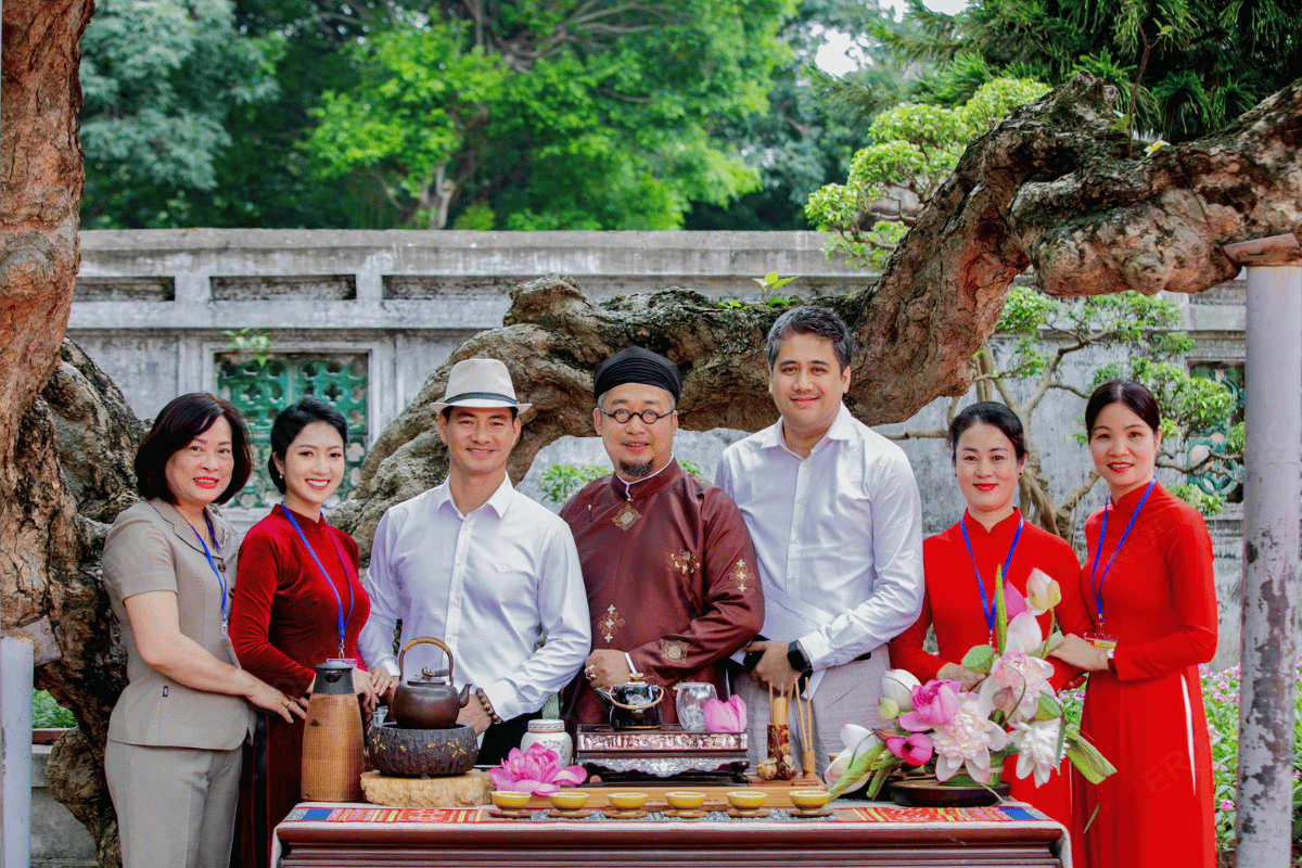 Những nghệ nhân An Thổ Túc cùng đón tiếp Tổng thống Pháp