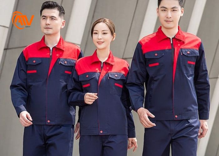 Trang bị quần áo tay dài để làm việc ngoài trời