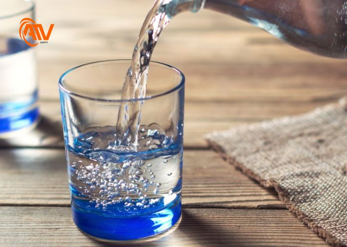 Uống nước đầy đủ để làm việc