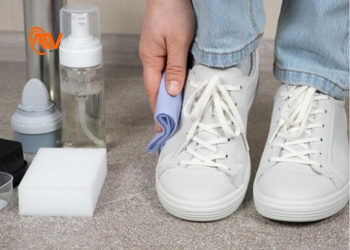 lau vết bẩn trên giày bata trắng