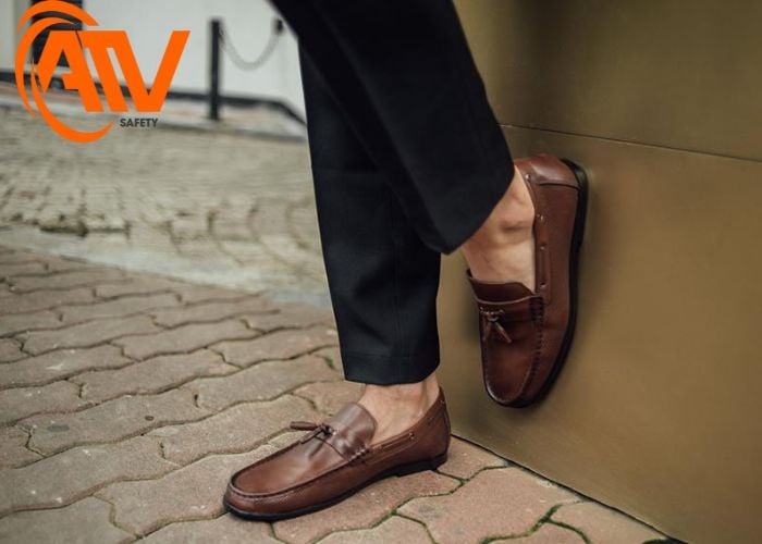 Cach-ve-sinh-giay-doi-voi-giay-slip-on-da