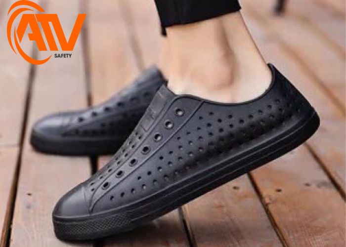 Tim-hieu-ve-san-pham-giay-slip-on-nhua-xop