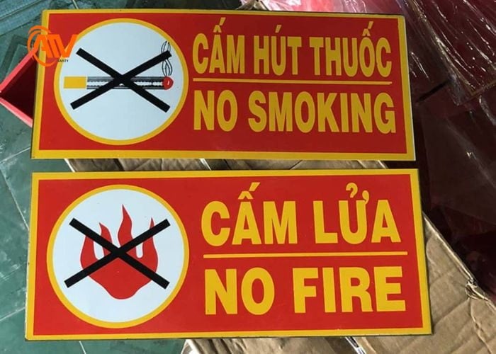 Bảng cấm lửa và bảng cấm hút thuốc