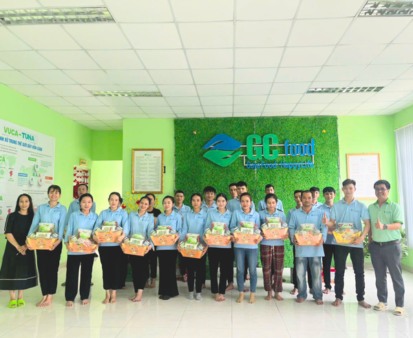 Trao tặng quà Tết - Gắn kết tình thân đại gia đình GC Food Group