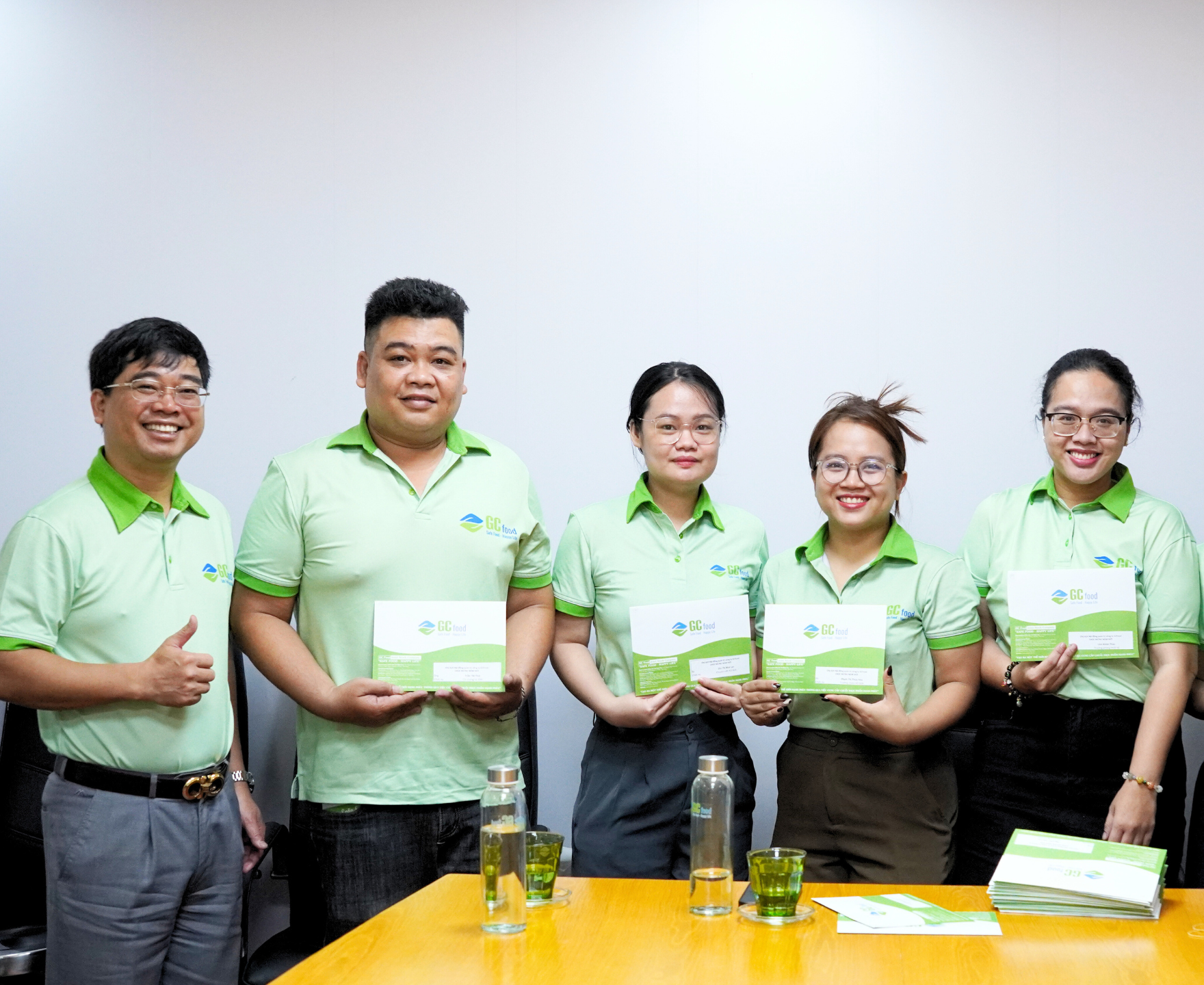 2025蛇年岁末年会暨新年祝福：感恩的礼物——传递希望