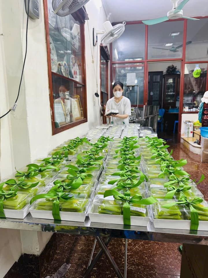 làm bánh cốm tại làng nghề mễ trì