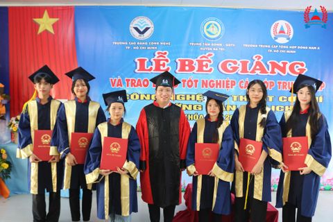 CLOSING CEREMONY AND GRADUATION AWARD OF TOUR GUIDE CLASS 01TC0523