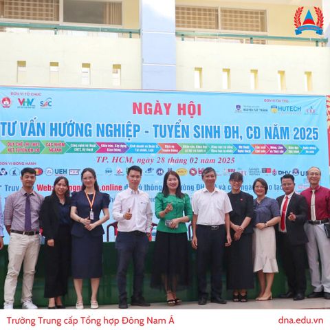 DONG NAM A COLLEGE PARTICIPATES IN CAREER ORIENTATION AND ADMISSION FAIR AT NGUYEN KHUYEN HIGH SCHOOL