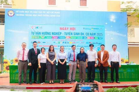 TRƯỜNG TCTH ĐÔNG NAM Á TƯ VẤN TUYỂN SINH TẠI THPT BÌNH TÂN