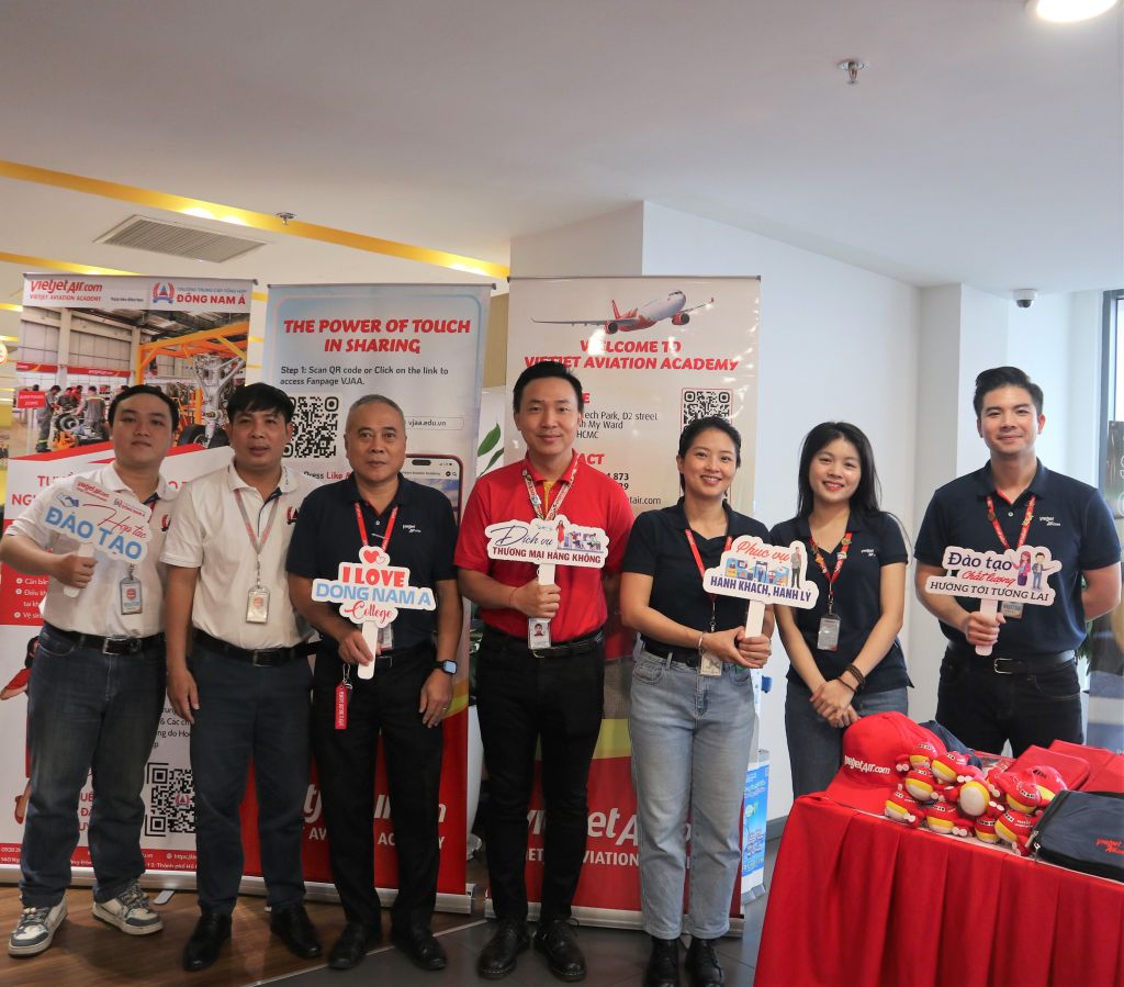HỢP TÁC TUYỂN SINH TẠI NGÀY HỘI TIẾP VIÊN CÙNG HỌC VIỆN HÀNG KHÔNG VIETJET